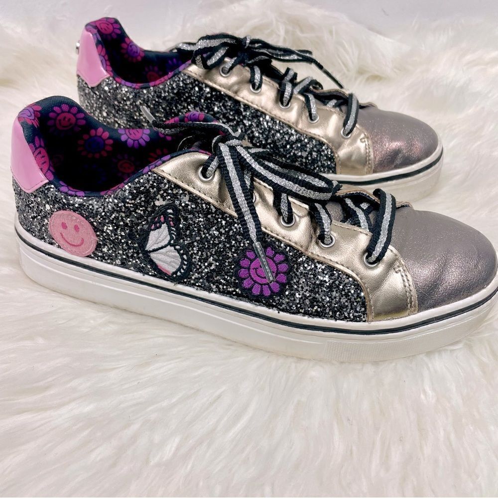 Madden NYC | Bitmoji,glitter,sneakers 6.0 black, bronze,pink.